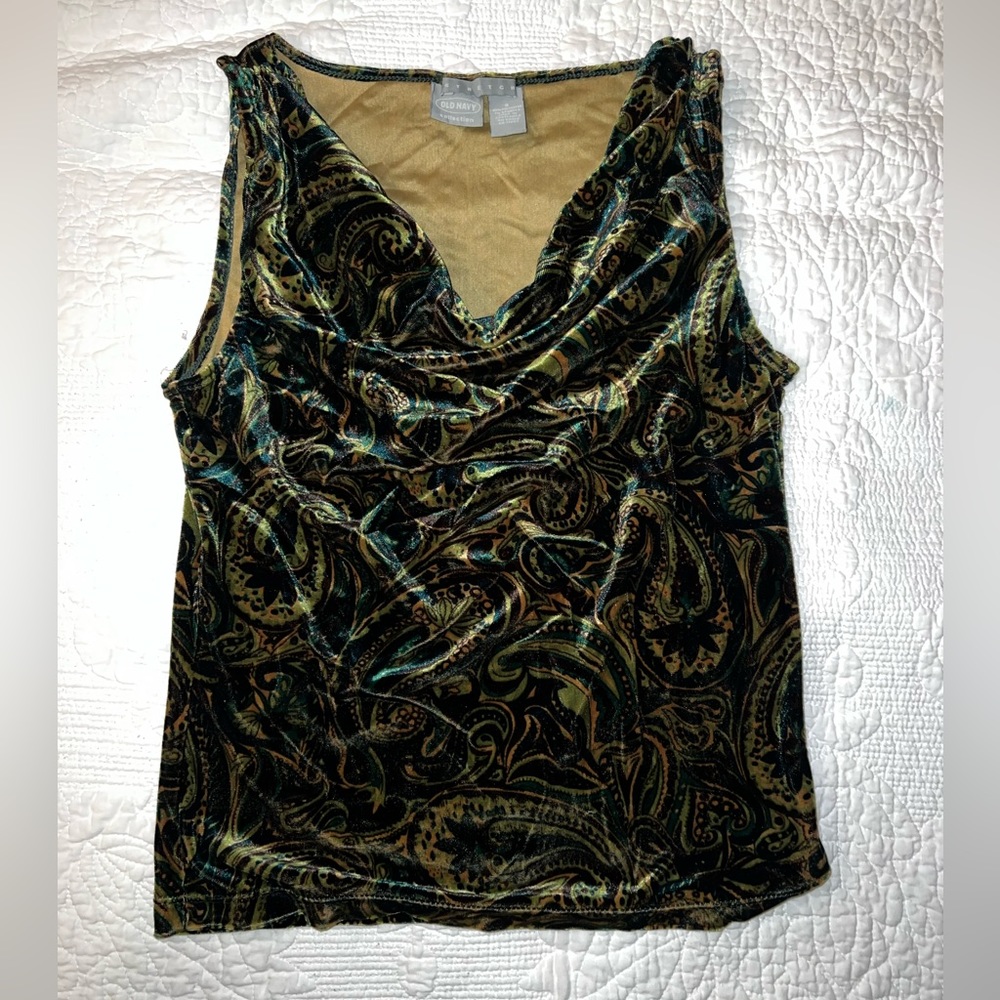 Size small Old Navy blouse.